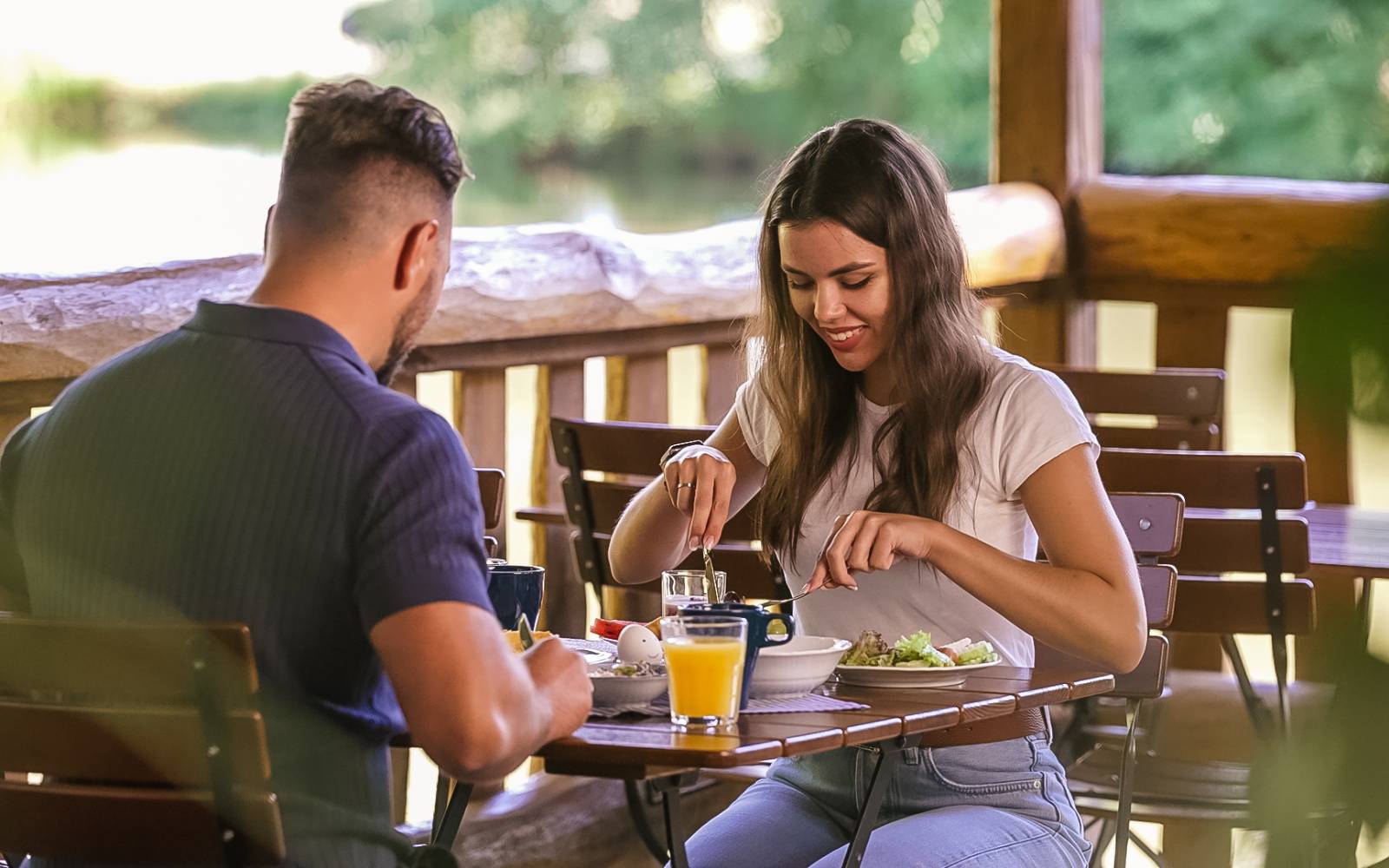 Hotelové snídaně a večeře